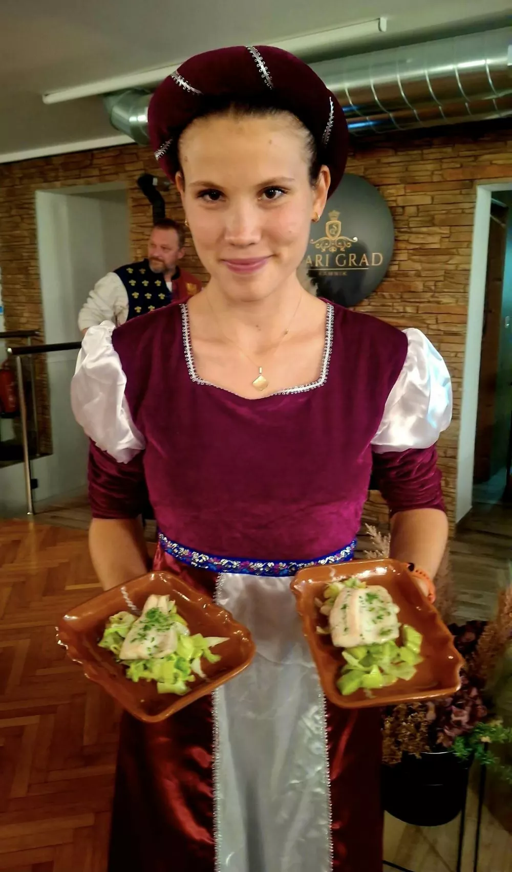 Tematska srednjeveška večerja z najlepšim razgledom v mestu - Stari grad nad Kamnikom. 