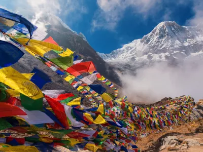 V ozadju je Annapurna. / Foto: Istock