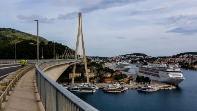 - Na poti od Neuma proti Dubrovniku.- Most Dubrovnik pri Mokošici, ki je skrajšal pot do Dubrovnika.- Hrvaška- 27.05.2025. - Reportaža o Jadranski magistrali ob 60. obletnici izgradnje in 70. obletnici začetka gradnje.- Jadranska magistrala, cesta, hrvaška obala.OPOMBA: ZA OBJAVO V OBJEKTIVU!//FOTO: Bojan Velikonja