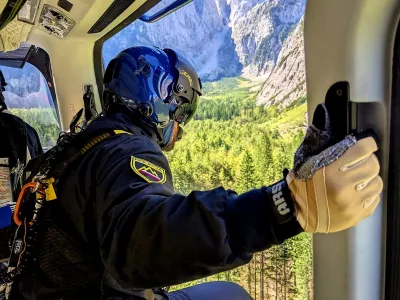 Reševalni helikopter, policijski helikopter, nesreča v gorah, gorska nesreča, gore, GRZS, reševanjeFoto: PU Kranj