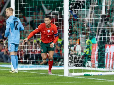 14 October 2025, Portugal, Lisbon: Portugal's Cristiano Ronaldo (7) celebrates after scoring a goal during the FIFA World Cup European Qualifying soccer match between Portugal and Hungary at Jose Alvalade Stadium. Photo: Alexandre De Sousa/ZUMA Press Wire/dpa