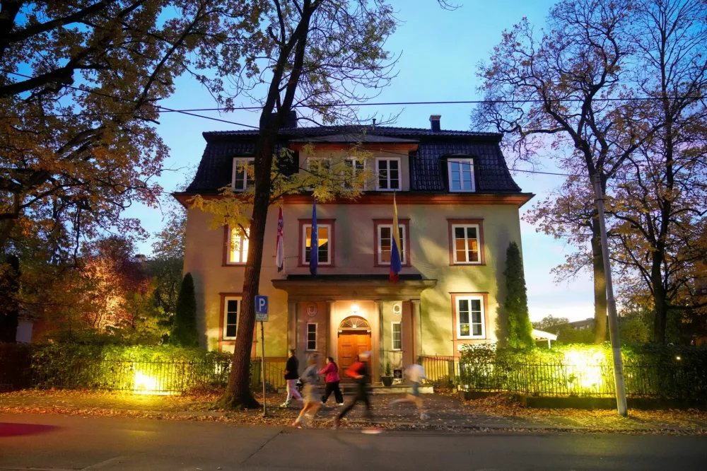 People walk past a building that hosts the embassies of Croatia and Venezuela in Oslo, Norway October 13, 2025. Venezuela's government said on Monday it will close its embassies in Norway and Australia and open new ones in Burkina Faso and Zimbabwe as part of a restructuring of its foreign service.  NTB/ Fredrik Varfjell/via REUTERS  ATTENTION EDITORS - THIS IMAGE WAS PROVIDED BY A THIRD PARTY. NORWAY OUT. NO COMMERCIAL OR EDITORIAL SALES IN NORWAY.