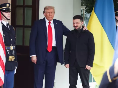 FILED - 18 August 2025, US, Washington: US President Donald Trump (L) welcomes Ukrainian President Volodymyr Zelensky outside the West Wing of the White House ahead of their meeting with European leaders. Photo: Samuel Corum/PA Wire/dpa