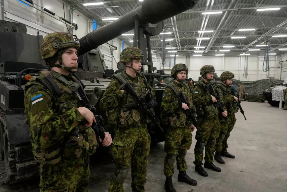 FILE PHOTO: Estonian NATO troops stand in line during a news conference of British Secretary of State for Defence Ben Wallace, Baltic defence ministers and representatives from other NATO members in Tapa Army Base, Estonia, January 19, 2023. REUTERS/Ints Kalnins/File Photo