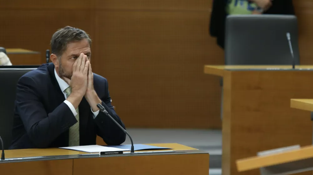 Minister za finance Klemen Boštjančič6.10.2025 - izredna seja DZ, na kateri bodo predstavili proračunski memorandum 2026-2027, predlog sprememb proračuna RS za leto 2026 in predlog proračuna RS za leto 2027; DZ,Foto: Luka Cjuha