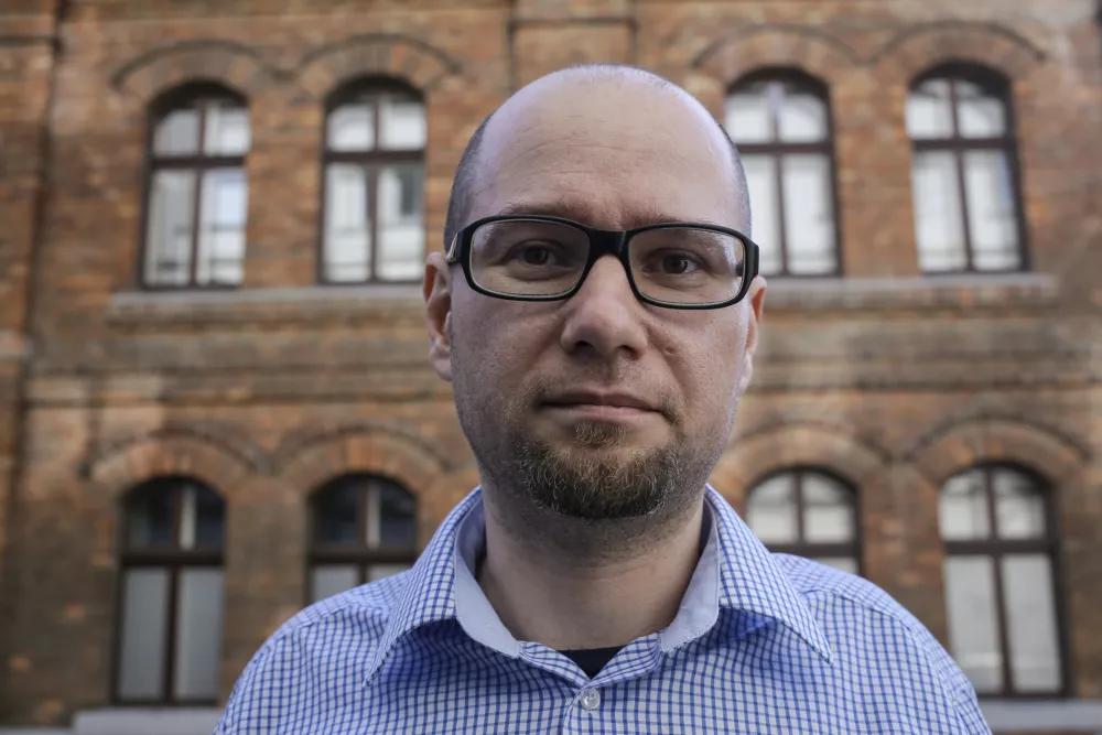 ﻿dr. Aleš Bučar Ručman, docent s področja sociologije na Fakulteti za varnostne vede Univerze v Mariboru - avtor znanstvene monografije Migracije in kriminaliteta – Pogled čez meje stereotipov in predsodkov,      //FOTO: Jaka Gasar