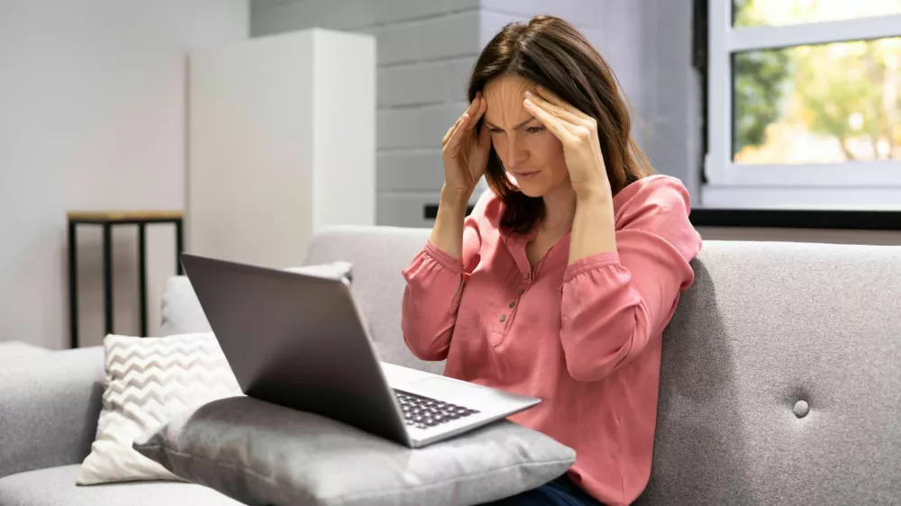 2H2GX51 Depressed Business Woman In Home Office With Headache