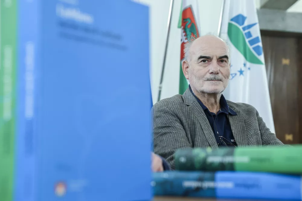 Vasja Butina- 14.10.2025 - predstavitev poljudno zgodovinske monografije Vasje Butine z naslovom Ljubljana, mesto med vodami in podnaslovom od prazgodovine do sodobnosti//FOTO: Jaka Gasar