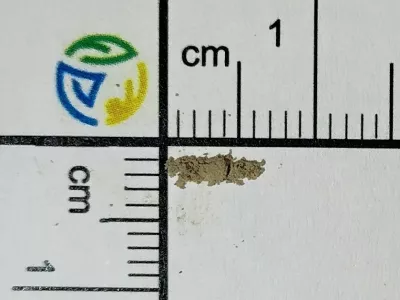 V vzorcu droge, kupljene na obrobju Ljubljane, so odkrili smrtonosno dozo fentanila. Ta je 50-krat potentnejši od heroina in lahko hitro privede do življenjsko ogrožujočega stanja. Zaradi depresije dihanja že ob zelo majhnih odmerkih.