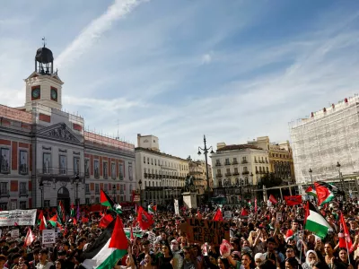 Students take part in a protest at Puerta del Sol square, during a general strike called by Spanish unions in solidarity with Palestinians in Gaza, in Madrid, Spain, October 15, 2025. REUTERS/Susana Vera