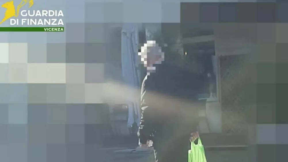 Italijan se je pretvarjal, da je splet