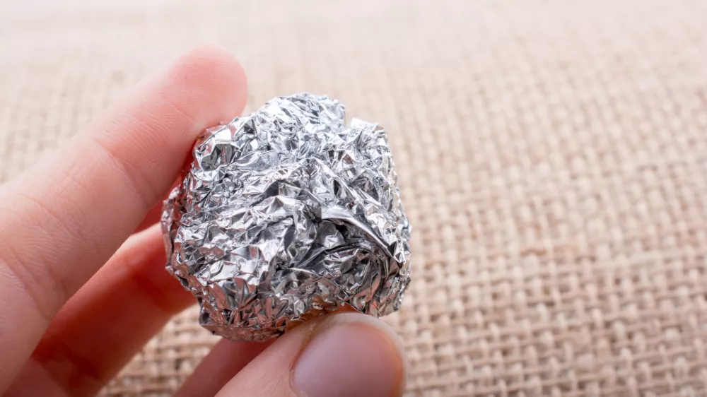 Folija je uporabna tudi za, recimo, čiščenje trdovratnih madežev s posode. / Foto: Istock