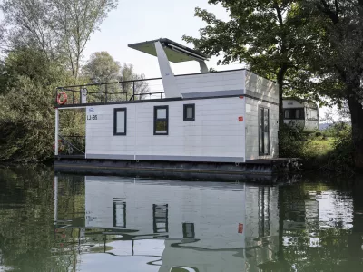 - 20.08.2025 - ogled plavajočih hišk na Ljubljanici//FOTO: Jaka Gasar