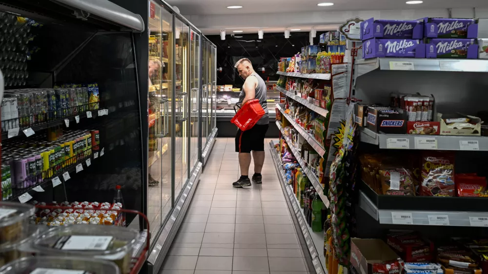 Trgovina atlasnakupovanježivilahranatrgovinetrgovcikošarica25.06.2025 - Nakupovanje ob nedeljah in praznikih, odprte trgovine. FOTO: Nik Erik Neubauer
