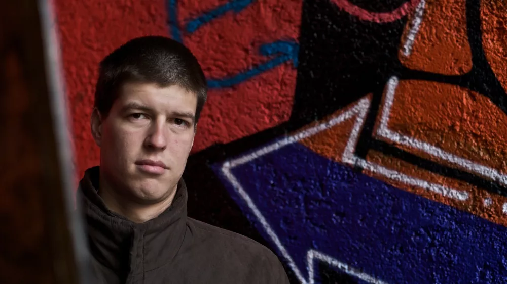 Goran Vojnovič, filmski - televizijski režiser in scenarist, kolumnist Dnevnika - prejemnik nagrade Prešernovega sklada 2009 za roman Čefurji raus!/FOTO: Luka Cjuha OPOMBA: ZA OBJAVO V PRILOGI – DNEVNIKOV OBJEKTIV - INTERVJU / Foto: Luka Cjuha