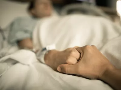 Vprašanje o življenju in smrti je eno najbolj zahtevnih. / Foto: Istock