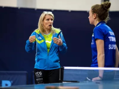 ﻿- selektorka ženske namiznoteniške reprezentance Vesna Ojsteršek, Ana Tofant- 16.04.2019 – Hrvaška / Opatija – Namiznoteniška zveza Slovenije – slovenska namiznoteniška reprezentanca na pripravah v Opatiji pred svetovnim prvenstvom v Budimpešti //FOTO: Matjaž Rušt