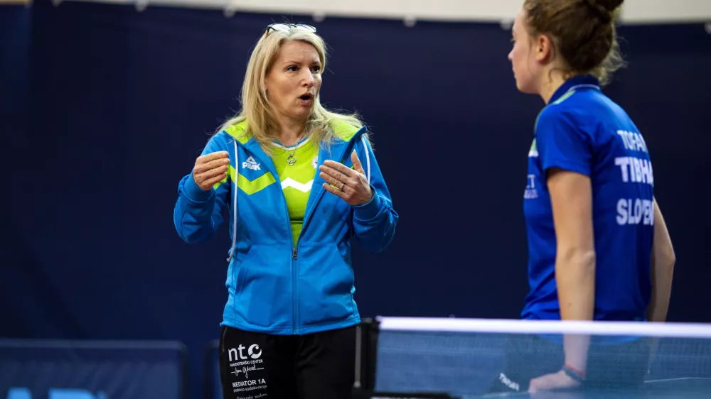 ﻿- selektorka ženske namiznoteniške reprezentance Vesna Ojsteršek, Ana Tofant- 16.04.2019 – Hrvaška / Opatija – Namiznoteniška zveza Slovenije – slovenska namiznoteniška reprezentanca na pripravah v Opatiji pred svetovnim prvenstvom v Budimpešti //FOTO: Matjaž Rušt