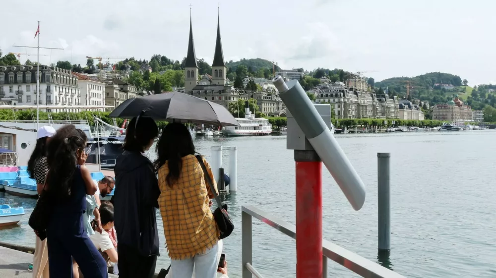 03.06.2025 Tourismus Tourismusbranche Stadt Luzern Schweiz. Bild: Touristen aus Asien. *** 03 06 2025 Tourism Tourism industry City of Lucerne Switzerland Image Tourists from Asia,Image: 1006685107, License: Rights-managed, Restrictions: imago is entitled to issue a simple usage license at the time of provision. Personality and trademark rights as well as copyright laws regarding art-works shown must be observed. Commercial use at your own risk.;PUBLICATIONxNOTxINxSUI, Model Release: no