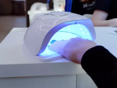 Ultravijolična svetilka je ključno orodje, toda … / Foto: Istock