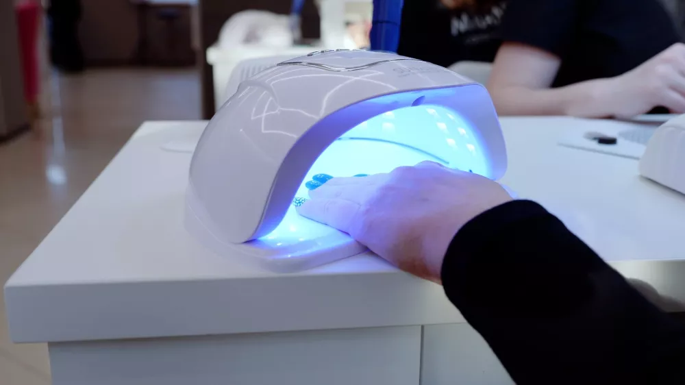 Ultravijolična svetilka je ključno orodje, toda … / Foto: Istock