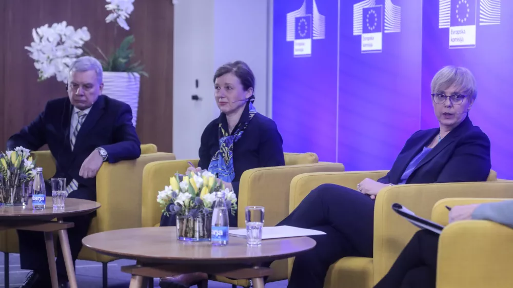 veleposlanik Ukrajine v Sloveniji Andrij Taran, podpredsednica Evropske komisije za vrednote in preglednost Vera Jourova, predsednica republike Nataša Pirc Musar - 02.03.2023 – Obisk podpredsednice Evropske komisije Vere Jourove – okrogla miza Svobodni mediji: branik pred dezinformacijami v času vojne - leto dni po začetku ruskega napada na Ukrajino govorili o pomenu svobodnih medijev za boj proti dezinformacijam. //FOTO: Jaka Gasar