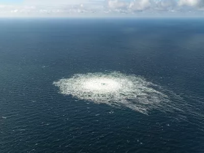 FILED - 27 September 2022, Denmark, Bornholm: This photo provided by the Danish Defense Command shows the Nord Stream 2 gas leak near Bornholm from the air. Investigators say they have found traces of explosives on a suspicious sailing yacht during investigations into explosions at the Nord Stream 1 and 2 gas pipelines. Photo: -/Danish Defence Command/dpa - ACHTUNG: Nur zur redaktionellen Verwendung im Zusammenhang mit der aktuellen Berichterstattung und nur mit vollständiger Nennung des vorstehenden Credits