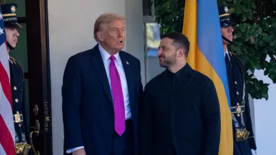 17 October 2025, US, Washington: US President Donald Trump (L) welcomes Ukrainian President Vladamir Zelensky ahead of their meeting at the White House. Photo: Andrew Leyden/ZUMA Press Wire/dpa