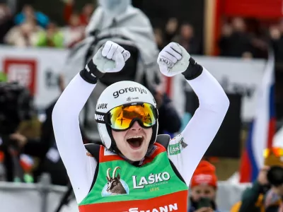 (video) Domen Prevc še naprej podira rekorde skakalnic