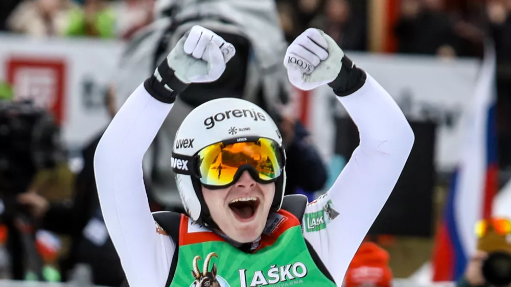 (video) Domen Prevc še naprej podira rekorde skakalnic