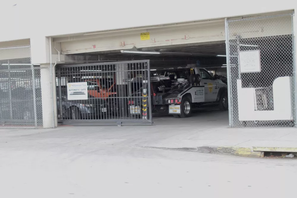 Hollywood towing yard where a rotting body found inside impounded Tesla registered to singer D4vd, Los Angeles police say.09 Sep 2025Pictured: d4vd impounded Tesla where body was found - Hollywood Tow.,Image: 1035583144, License: Rights-managed, Restrictions: World Rights, Model Release: no / Foto: Profimedia