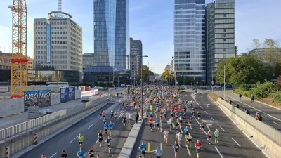 (FOTO) Živčnost pred startom, spremstvo na kolesu in tekači iz tujine