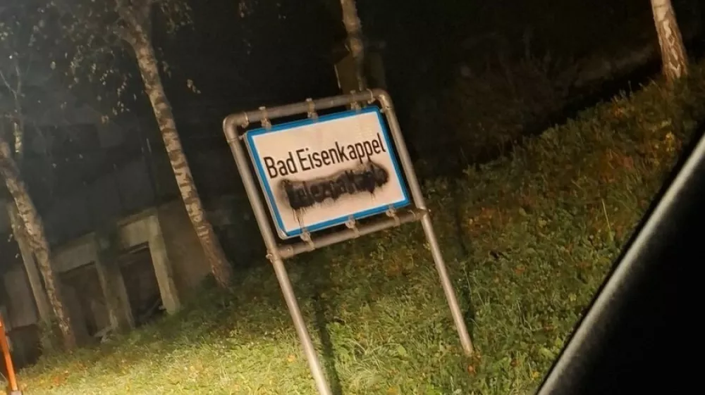 Vandalizem dvojezične table Avstrija