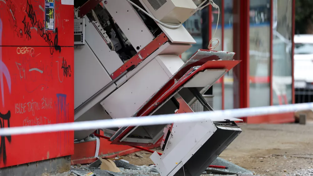 17.09.2022., Zagreb, Raznesen bankomat u ulici Milke Trnine u Zagrebu. Ocevid u tijeku Photo: Emica Elvedji/PIXSELL