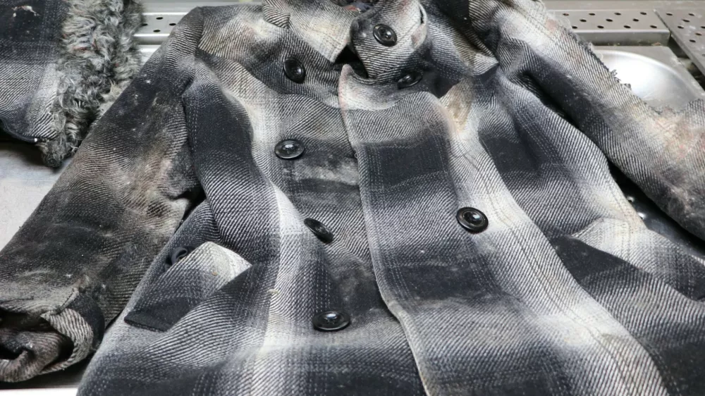 Policija napro&scaron;a vse, ki bi karkoli vedeli o umrli osebi oziroma bi jo prepoznali po opisu ali predmetih, da to sporoči. Foto: PU Ljubljana