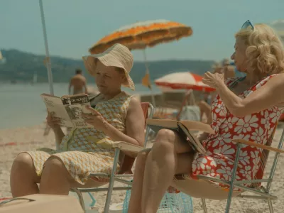 Belo se pere na devetdeset