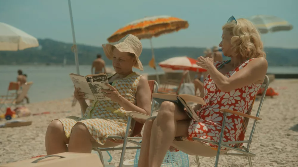 Belo se pere na devetdeset