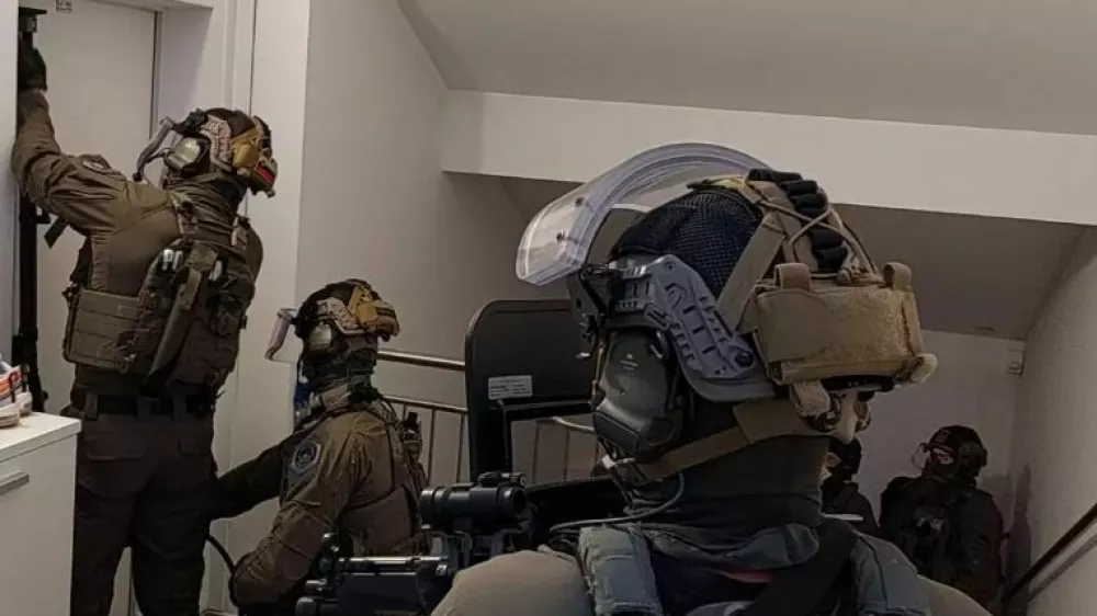 mednarodna kriminalistična preiskava zaradi orožja in drog