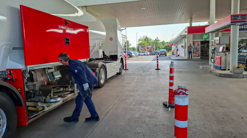 12.06.2025 - Petrol - Bencinska črpalka - točenje goriva - bencinFoto: Luka Cjuha