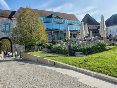 Grajsko dvorišče bodo prenovili