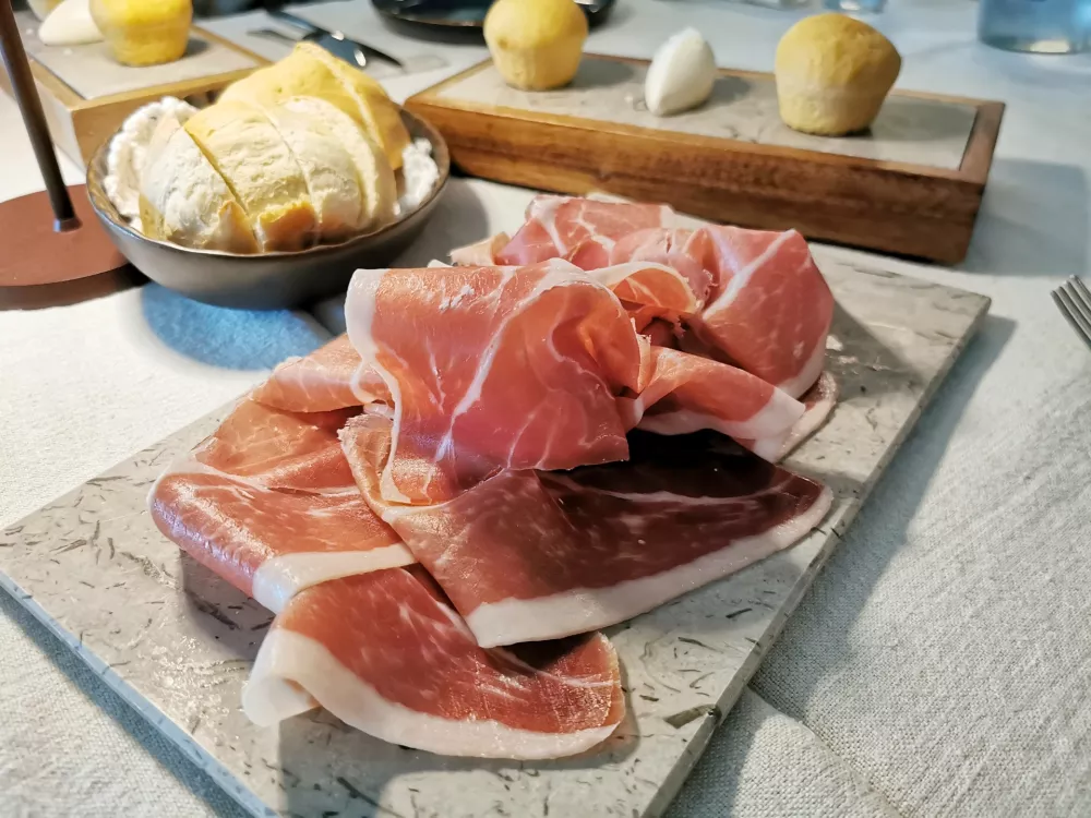 Pršut, Hiša Krasna