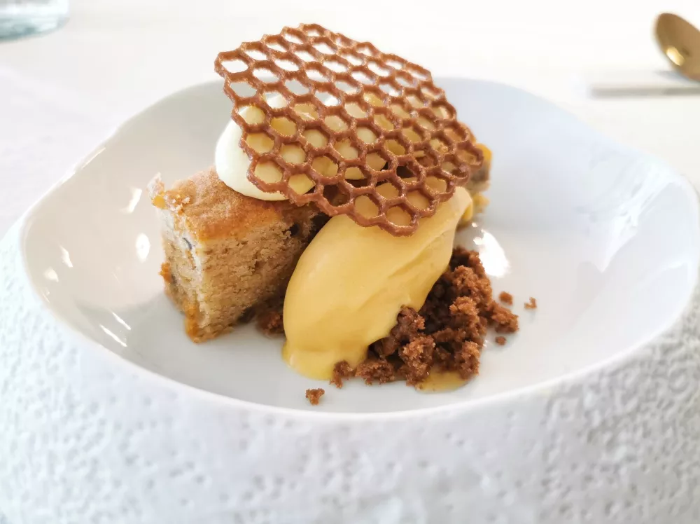 Biskvitek kostanja in bele čokolade, Hiša Krasna