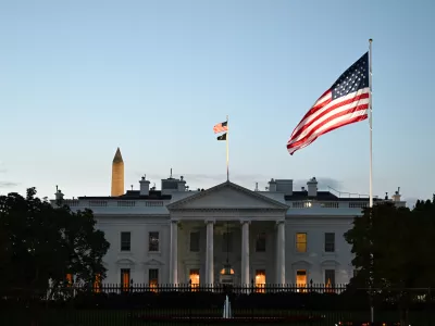 20 October 2025, US, Washington: A general view of the White House during sunrise in Washington. Photo: Lukas Coch/AAP/dpa