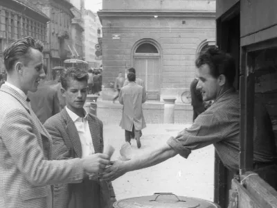 November, kot ga ni več: spomini na koline, petrolejke in prve rock zabave