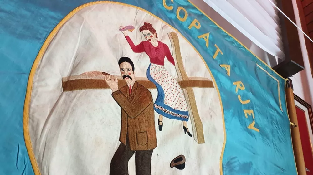 »Žene so okupatorke«: kdo so copatarji in zakaj je njihov pozdrav – »Potrp!«