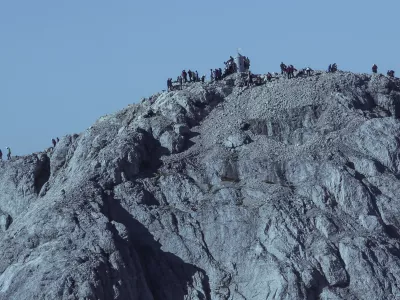 ﻿- 29.08.2015 - simbolična fotografija - Triglav, planinci, Aljažev stolp, Julijske Alpe     ///FOTO: Jaka Gasar