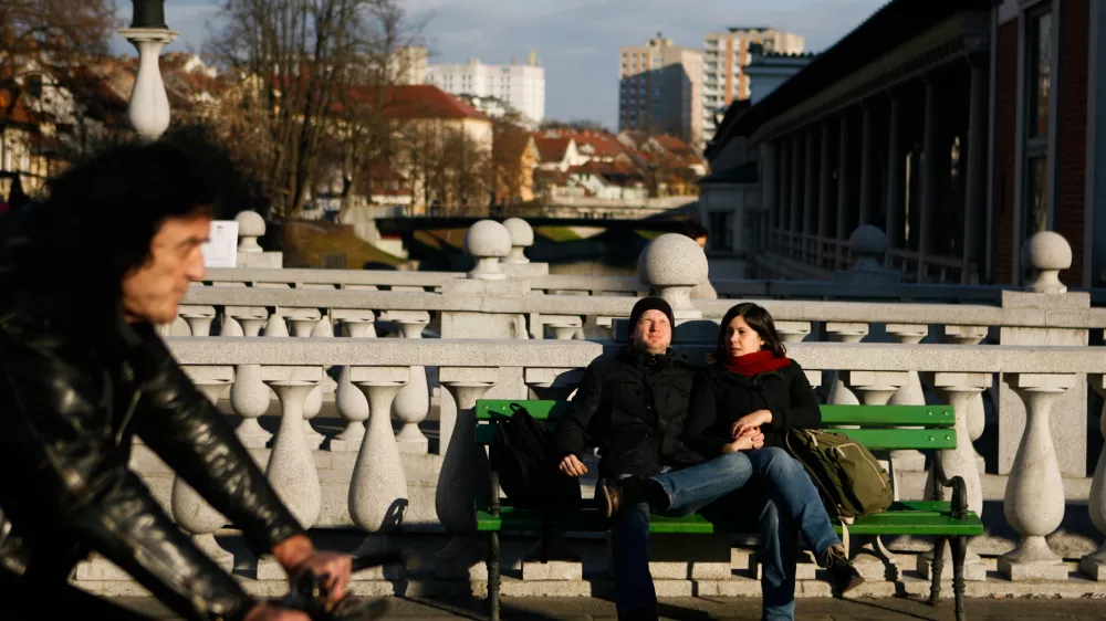 - ilustrativna fotografija - Tromostovje - klop//FOTO: Bojan Velikonja