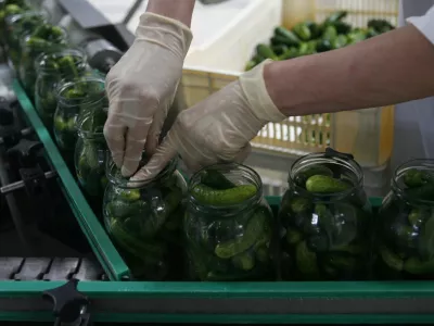 - proizvodnja - tekoči trak -- Eta Kamnik -//FOTO: Tomaž Skale