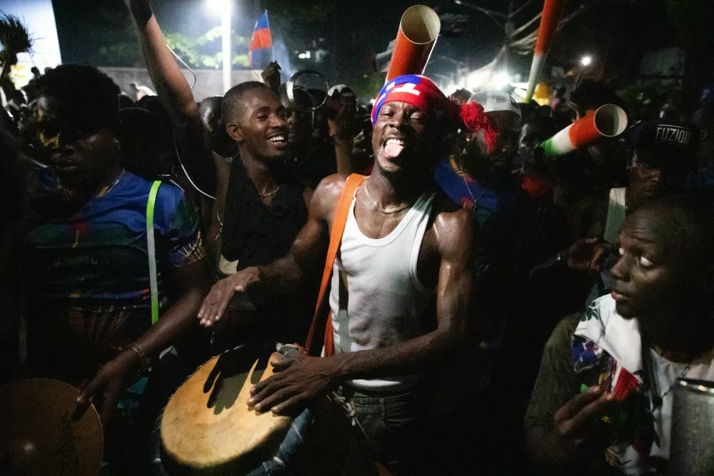 Veselje nogometnih navijačev v haitijski prestolnici Port-au-Prince. / Foto: Profimedia