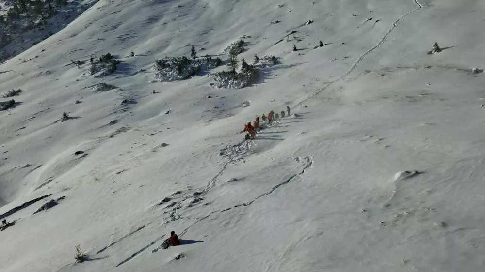 Gorsko reševanje na Toscu, trije umrli v plazu